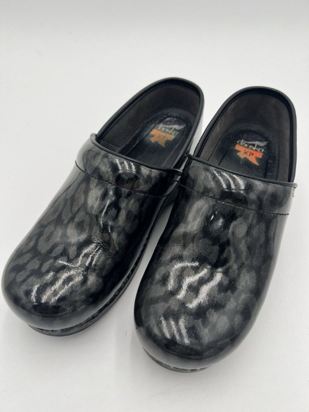 Dansko XP Patent Leather Animal Print Clogs Mules Women’s EU 38 US 8 Gray Black